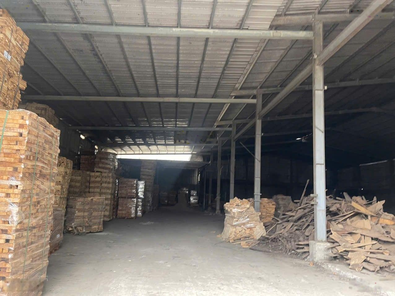 Cho thuê xưởng sản xuất Phước Tân - Đồng Nai TDT:2400m2 DT xưởng gần 2000m2 . cao ráo , khung k