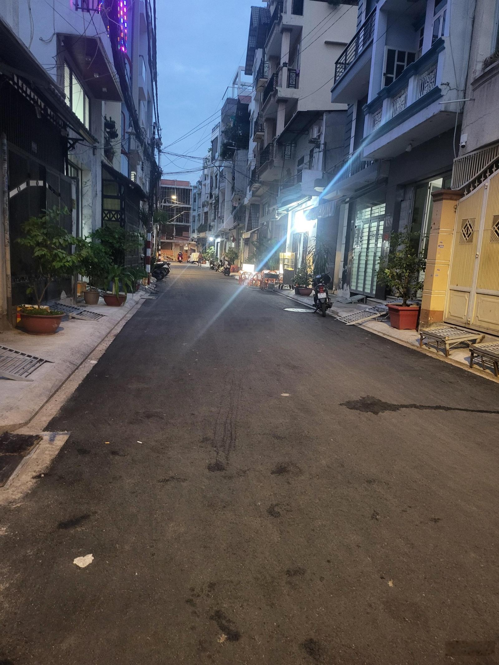 7 tỷ xíu, Mặt tiền khu Đất Thánh, Lý Thường Kiệt, Bắc Hải, 3 tầng, 80m2(4x20m)