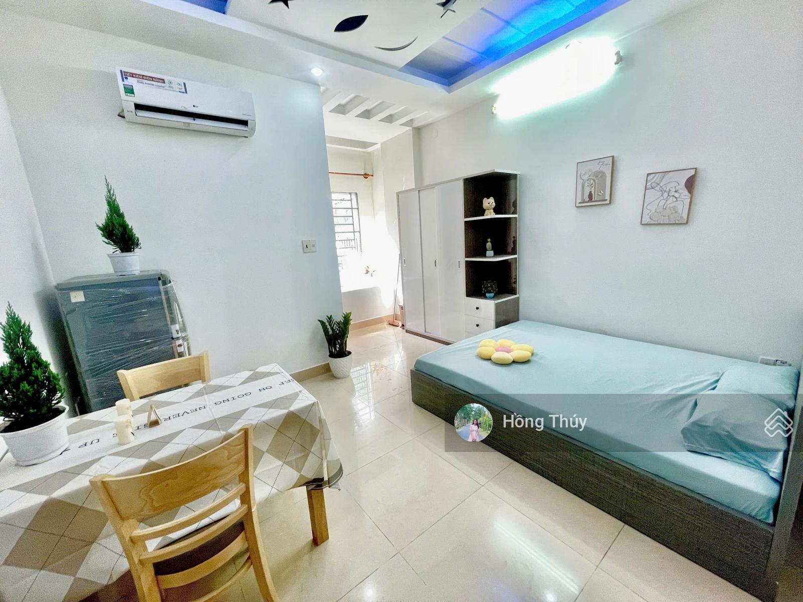 Bán nhà hxh Nguyễn Hồng Đào khu Bàu Cát , dt 4x17m 4 tầng đẹp đct 25tr/th giá chỉ 11,9 tỷ tl