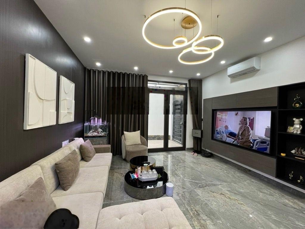 Chính chủ gửi bán nhà Ngọc Hồi DT 45 m2 giá hơn 5 tỷ ô tô đỗ cửa sổ đỏ lâu dài đường thông thoáng