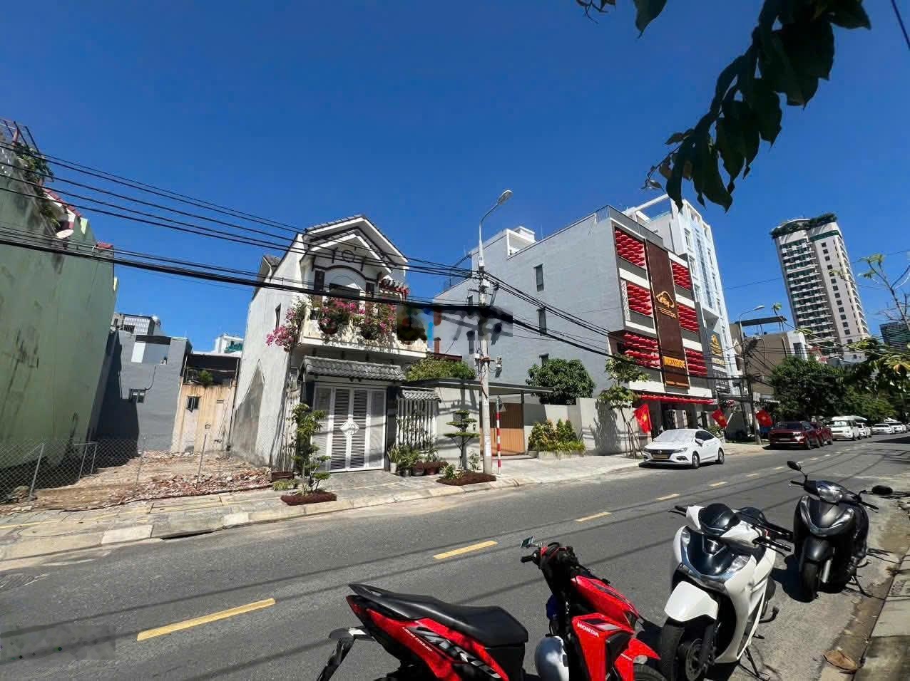 Bán lô Mặt tiền đường LÂM HOÀNH, gần biển, phù hợp xây dựng căn hộ, villa