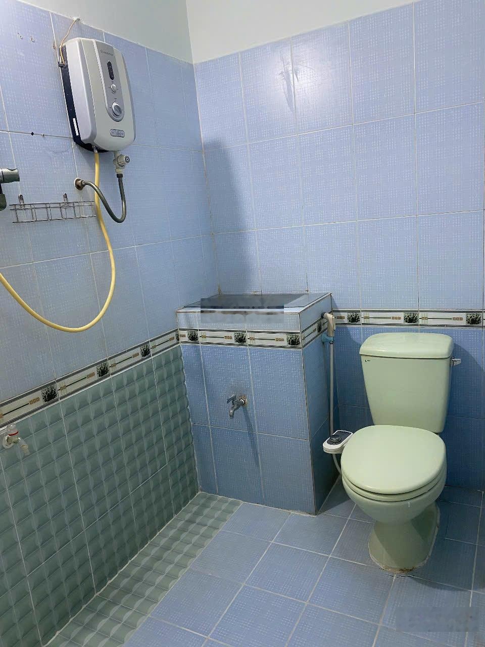 Cần bán nhà hẻm đường Ngô Bệ, P.13, Q. Tân bình. DT 5x17m 1 lầu 3PN 3WC. Bán 8,6 tỷ LH 0917631616