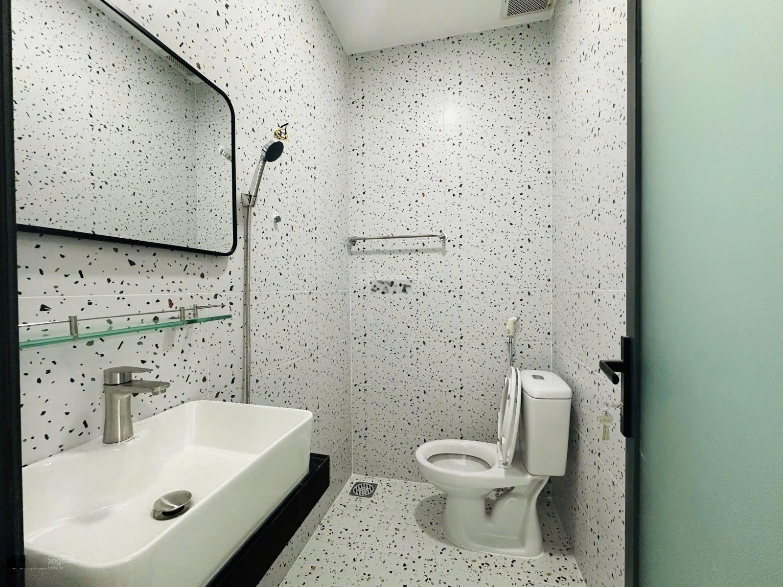 Gần chợ bà chiểu - p.2, bình thạnh - hẻm ô tô - 41m2 - nhà mới đẹp full nội thất