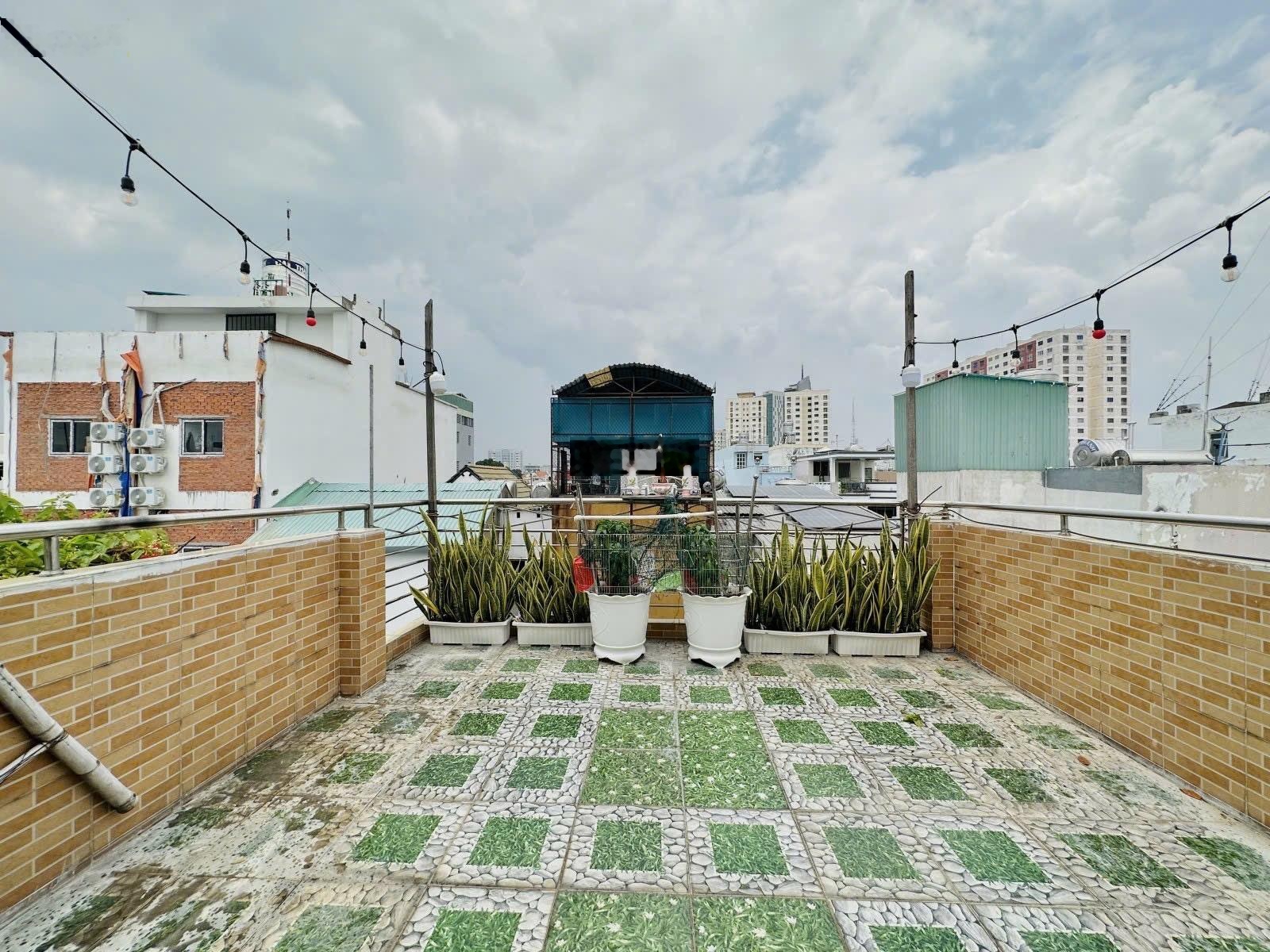 Gần chợ Bà Chiểu - P. 2, Bình Thạnh - gần 70m2 (4.3 x 16)m A4 - BTCT 4 tầng 4 phòng ngủ