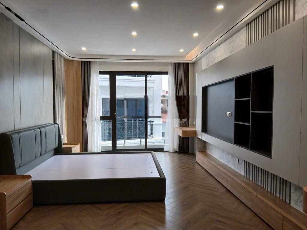 Bán nhà Bồ đề 60m gara, thang máy, vị trí đẹp gần chợ