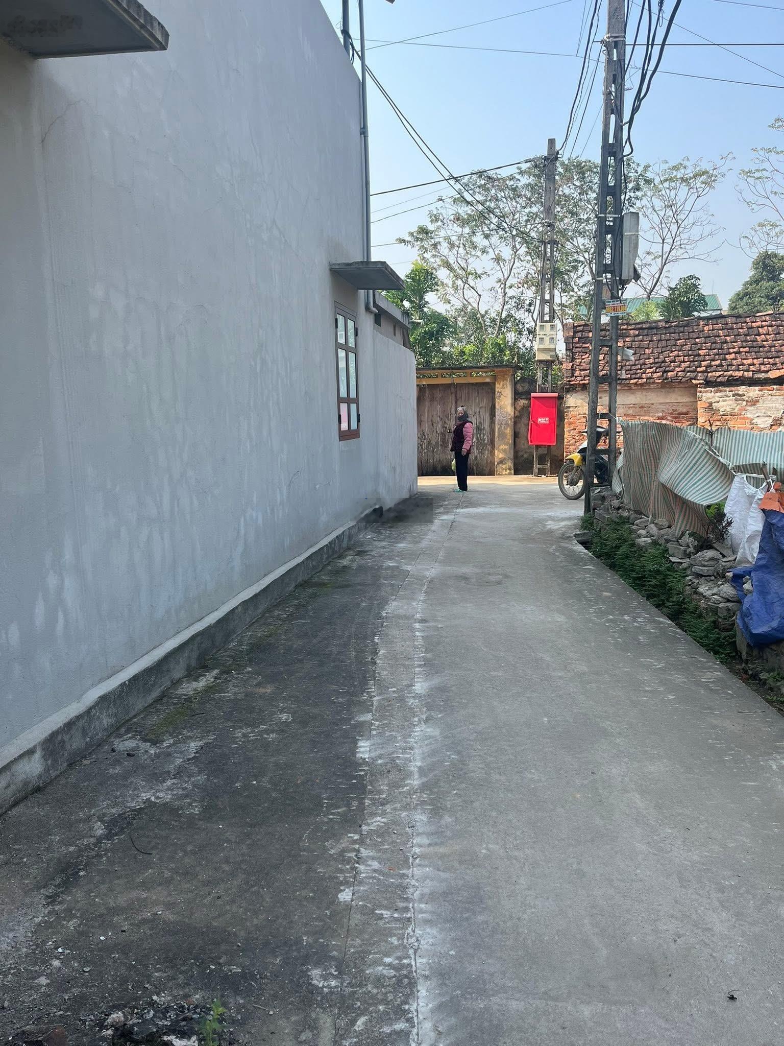 Đầu tư nhỏ - lợi nhuận lớn. Chính chủ em bán lô đất 65 full thổ cư Đ/C: Thôn Đông Hạ - Xã Phú Cát