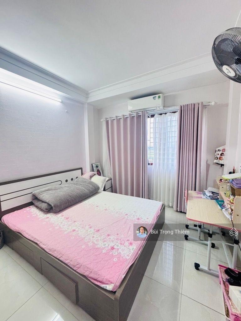 Gần Cổ Linh cần bán nhà dân xây 4 tầng độc lập 37m2 - MT 3.5m - ôtô đỗ cửa giá 9 tỷ