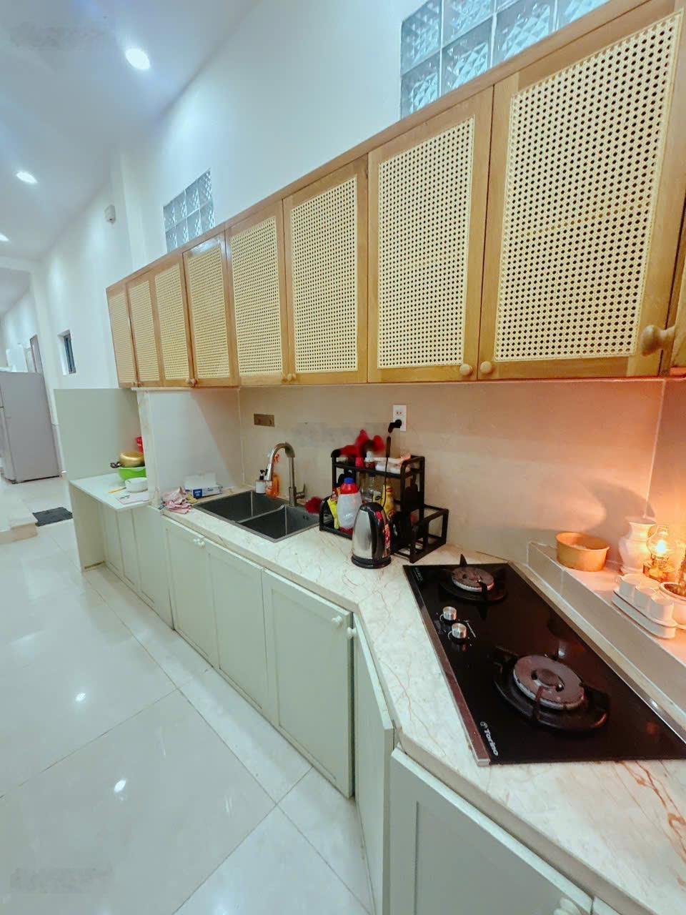 Bán nhà Huỳnh Văn Bánh Phú Nhuận - 76.8m2 - 4 tầng - 12 tỷ - tiềm năng cho thuê đa dạng