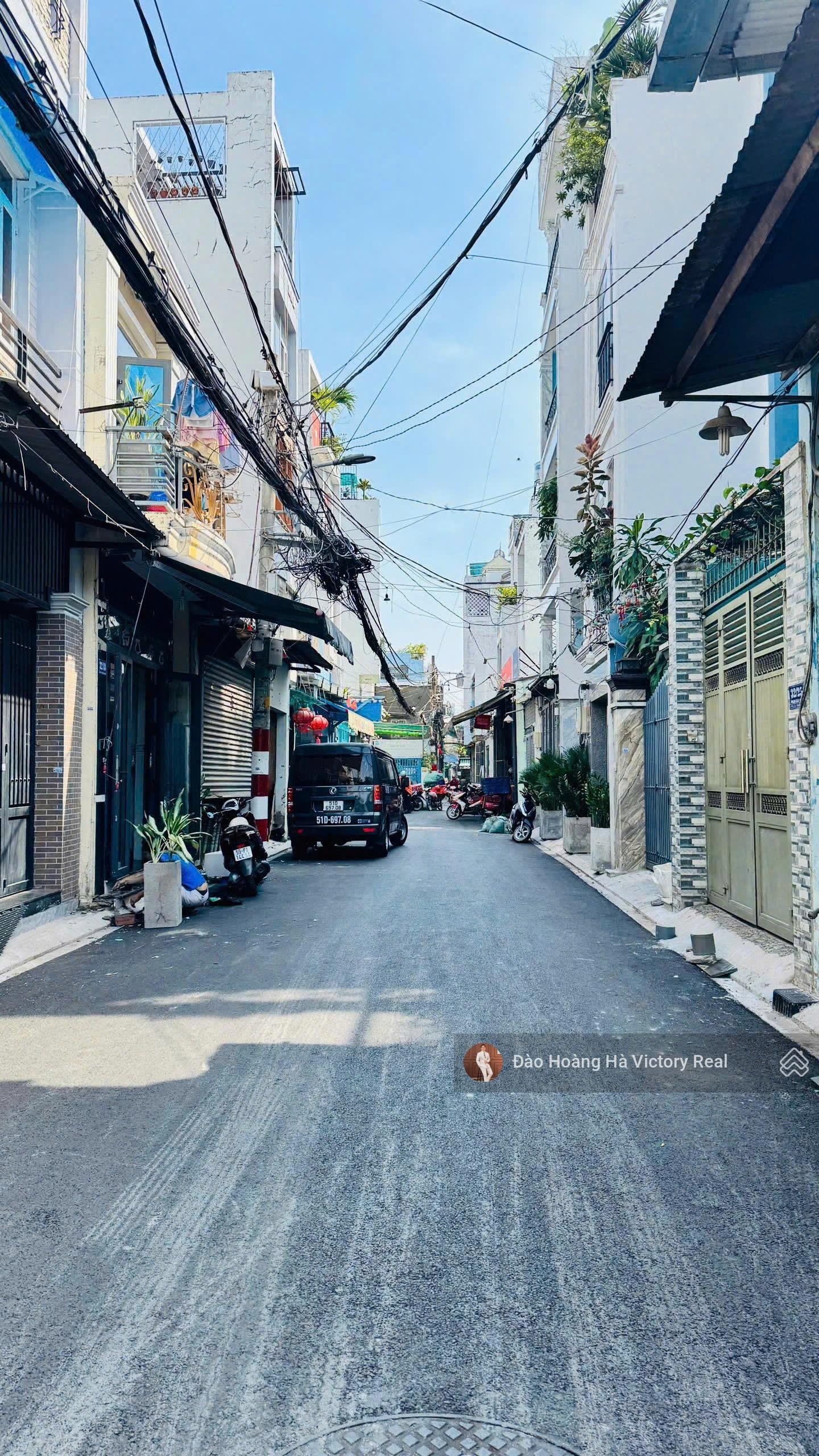 Chỉ 8 Tỷ TL có ngay nhà 3 tầng HXH 5m Đồng Đen - Bàu Cát, P11, TB, HCM, DT: 3.7 x 17m - CN 63m2