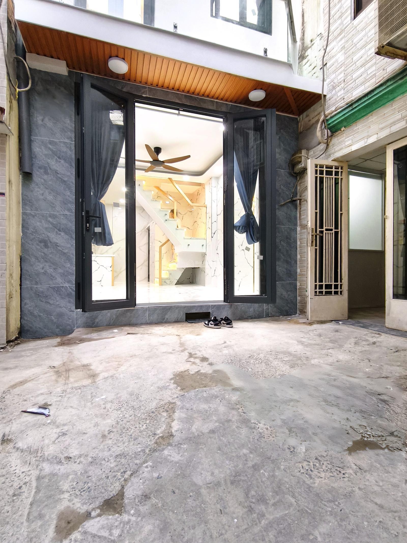 22m2 - 3.x tỷ - Nhà mới 3 tầng Út Tịch vài bước ra bờ kè