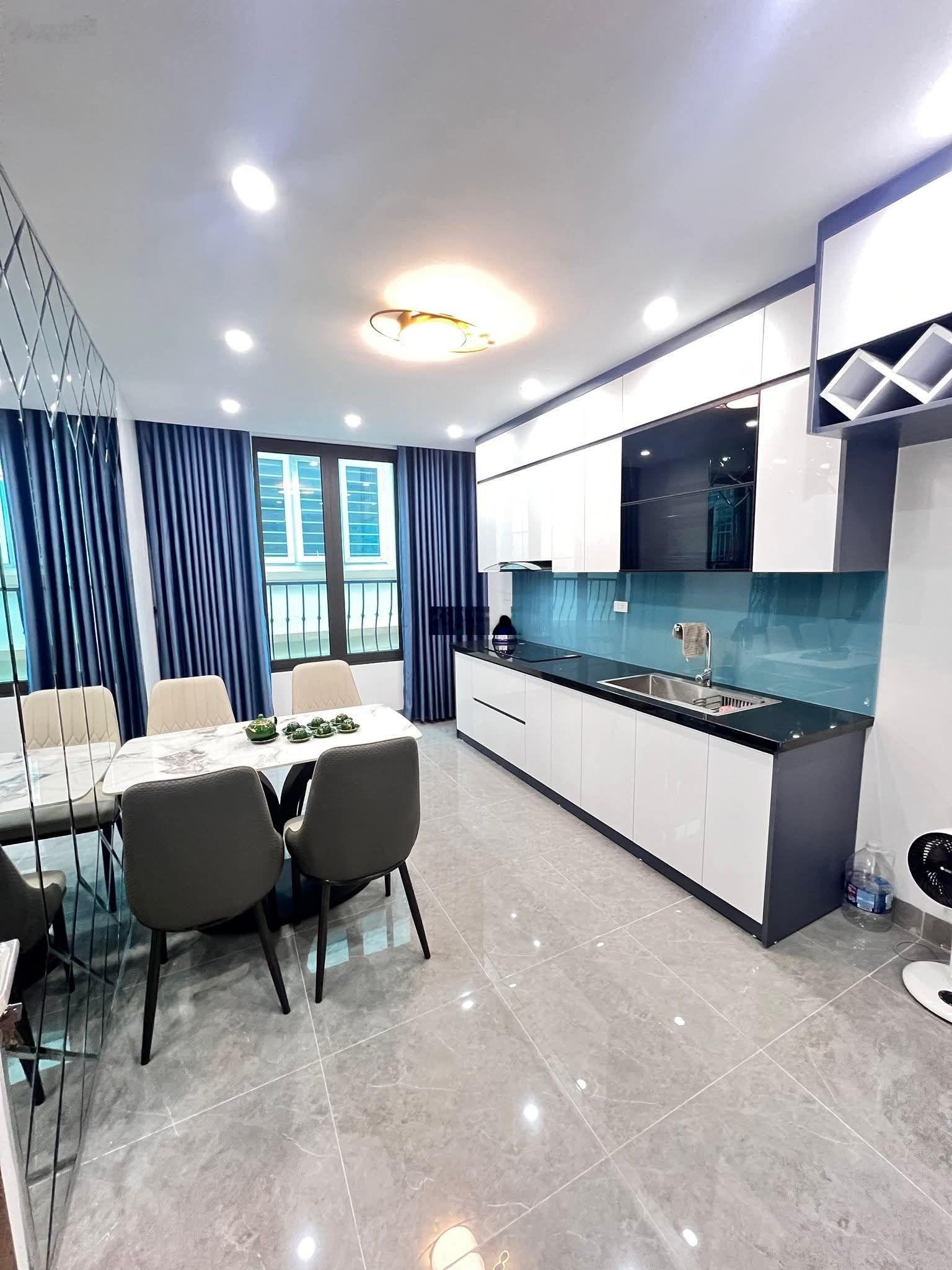 Nhà ngõ 1 Bùi Xương Trạch - Gần hồ - 30m oto - Thang máy - 3 gác - 5 tầng