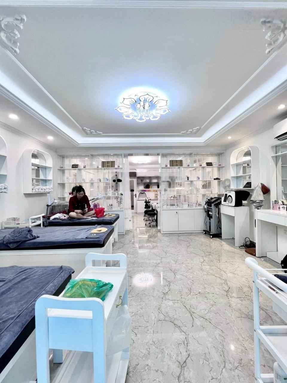 Lô Góc Cực Đẹp! Mặt phố Trần Duy Hưng. DT 70m² x 7 tầng thang máy, mặt tiền rộng. Giá 55 tỷ