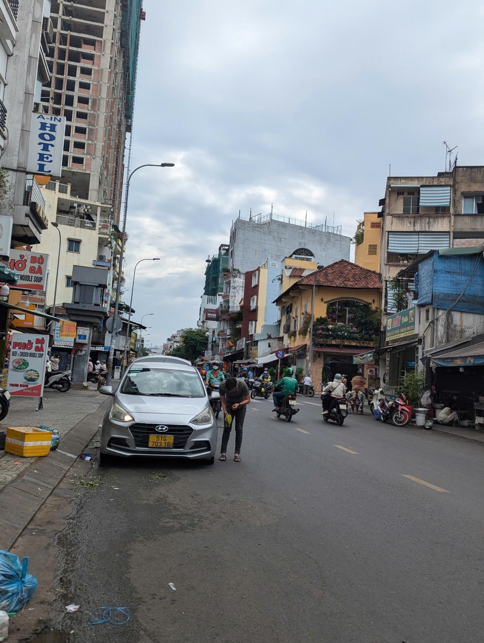 Góc 2 MT - Hoàng Hoa Thám - Q. Bình Thạnh - 9x23m - 5 tầng - HĐT: 110tr/tháng - giá: 45 tỷ