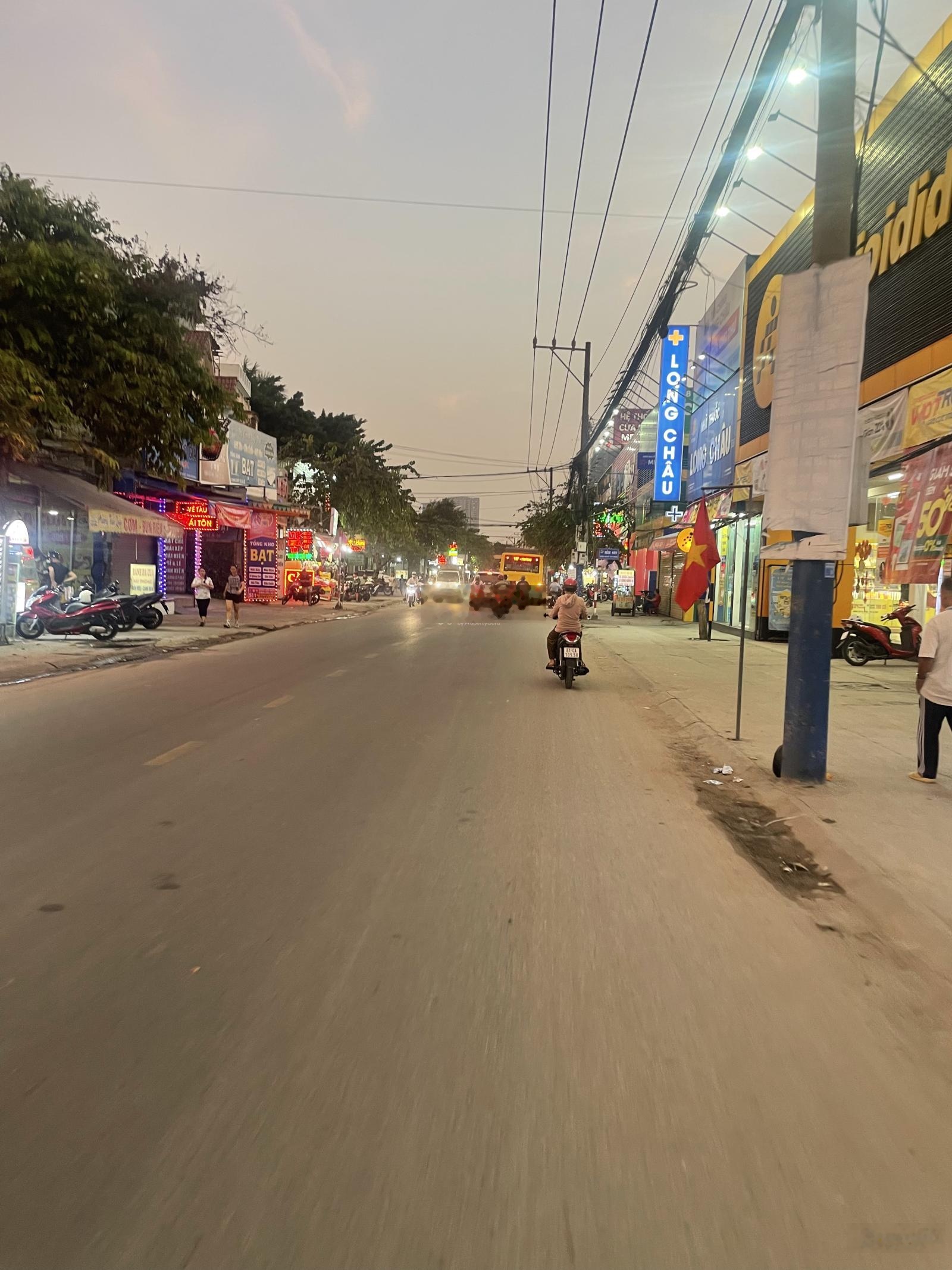 Chưa có trên thị trường - Nhà 2 mặt tiền rộng 8m, 120m2, 3 tầng, 8PN, chỉ 8.2T