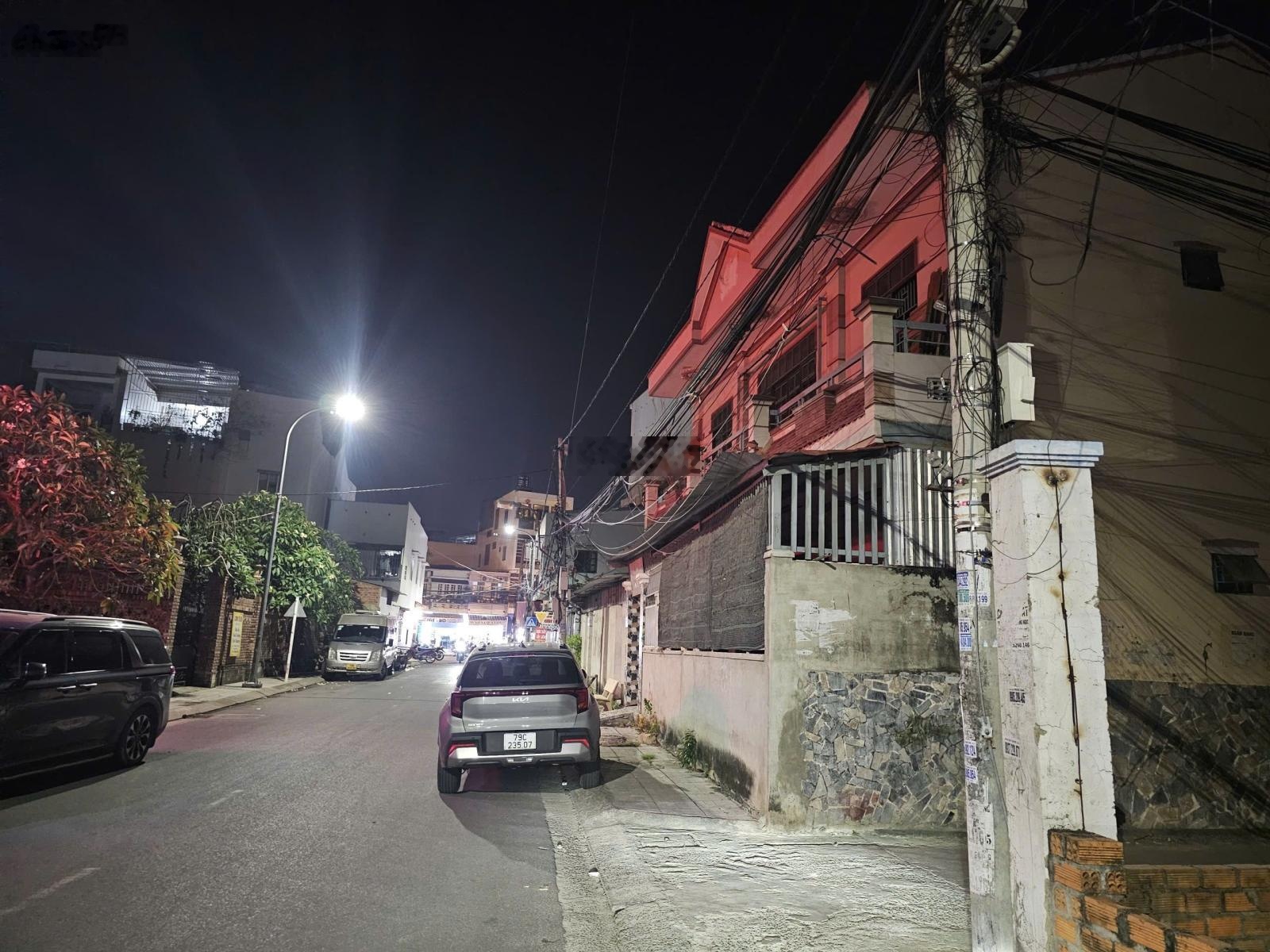 Bán nhà góc 2 mặt tiền đường Phú Đức Nha Trang, cách biển chỉ 700m giá tốt