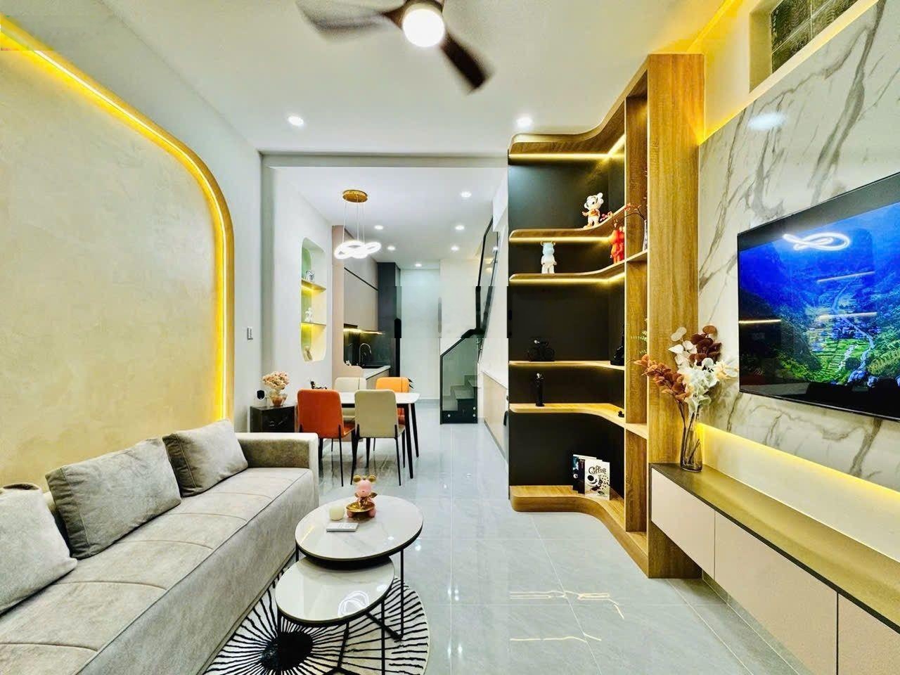 Nhà Đẹp Chỉ Việc Xách Vali Ở - 3 Tầng - 2 Phòng Ngủ - Vị trí vàng