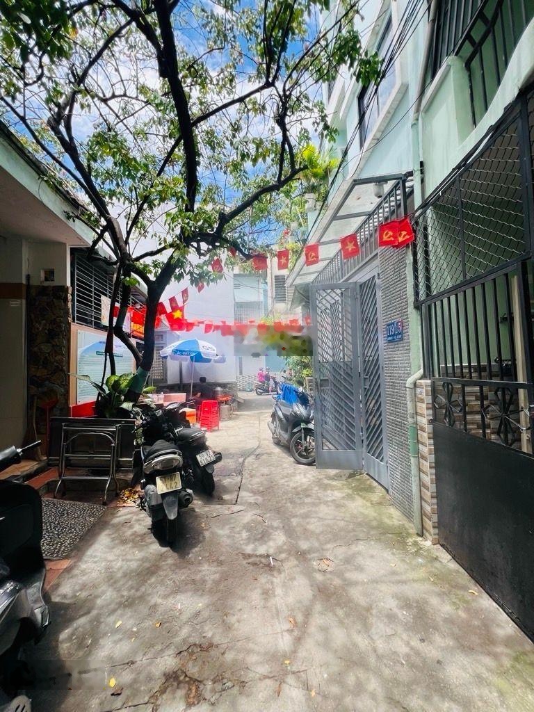 NHÀ 2TẦNG ĐS7 . P3 GÒ VẤP. DT125m(8x18m) NHỈ 11TỶ Hiện trạng: 1 Trệt, 1 Lầu DT 125m