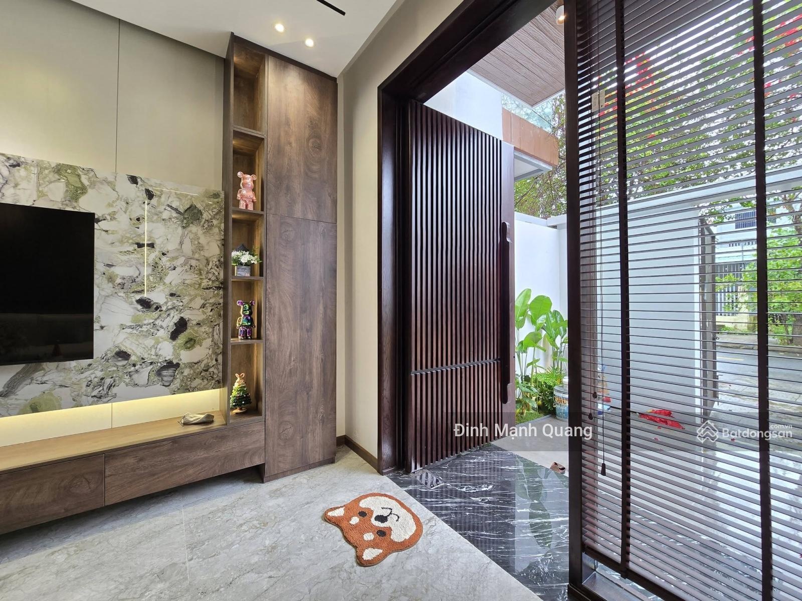 Cách một nhà ra phố - để ở hoặc xây căn hộ dòng tiền - lô góc - 3 thoáng.