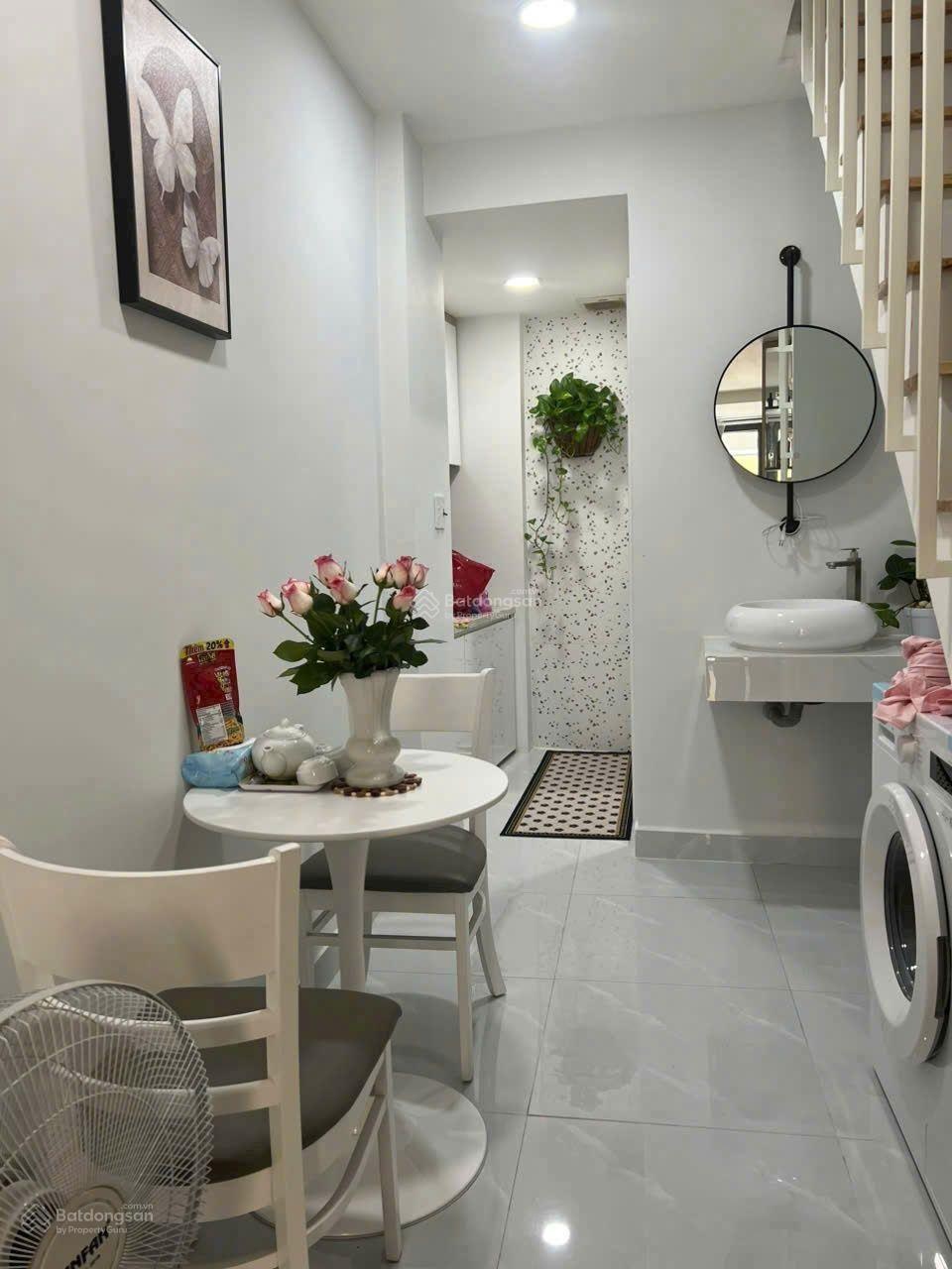 Nhà Đẹp Khu VIP - 2 Tầng - 1 Phòng Ngủ - Cho thuê ổn định