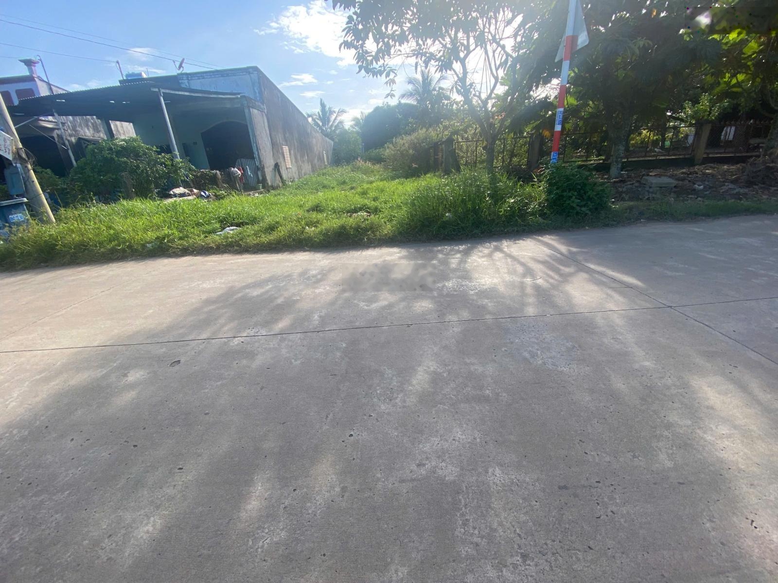 Bán lô đất ở mặt tiền đường làng thương 266m2 dân cư ở đông đúc,cach ql 20 khoảng 1,2km,1,4 tỷ