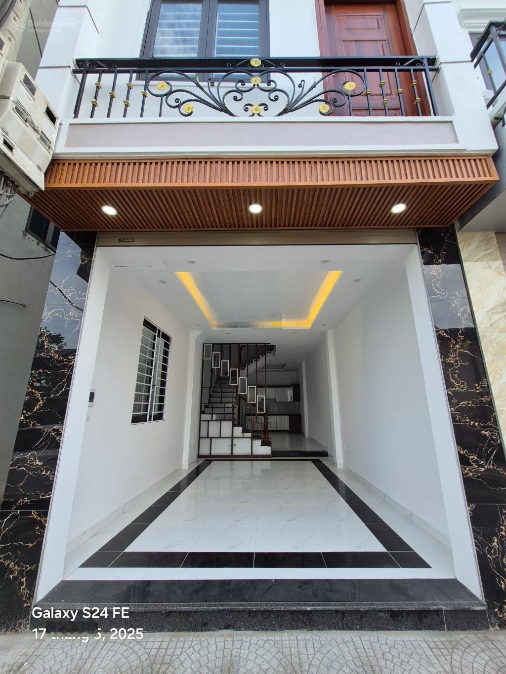 CỰC HIỂM: HƠN 6 TỈ, Ô TÔ TRÁNH+ Ô TÔ VÀO NHÀ..chỉ hơn 6 tỉ. Ngọc Hồi_ Hà nội. 45m, nhà 5 tầng mới