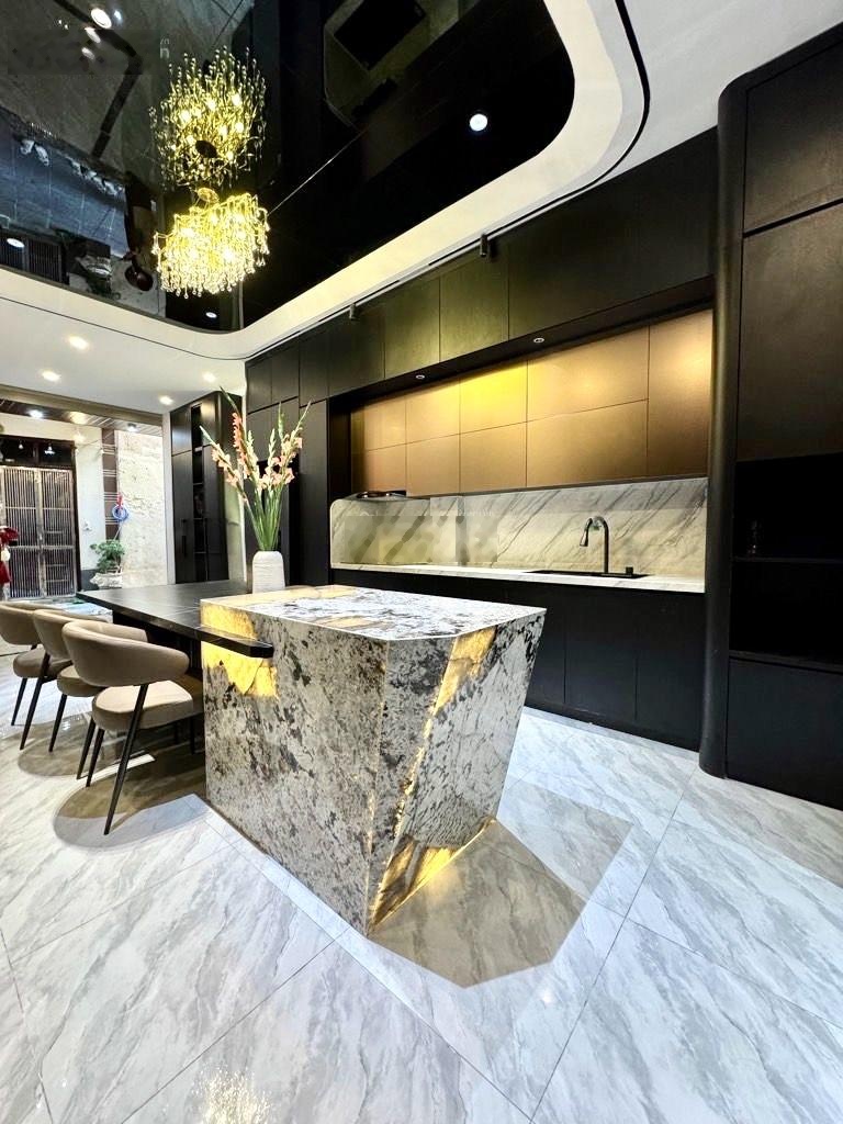 Nhà xây mới 6 tầng thang máy tại Trần Khát Chân, ngõ thông thoáng tương lai mặt phố chỉ hơn 9 tỷ.