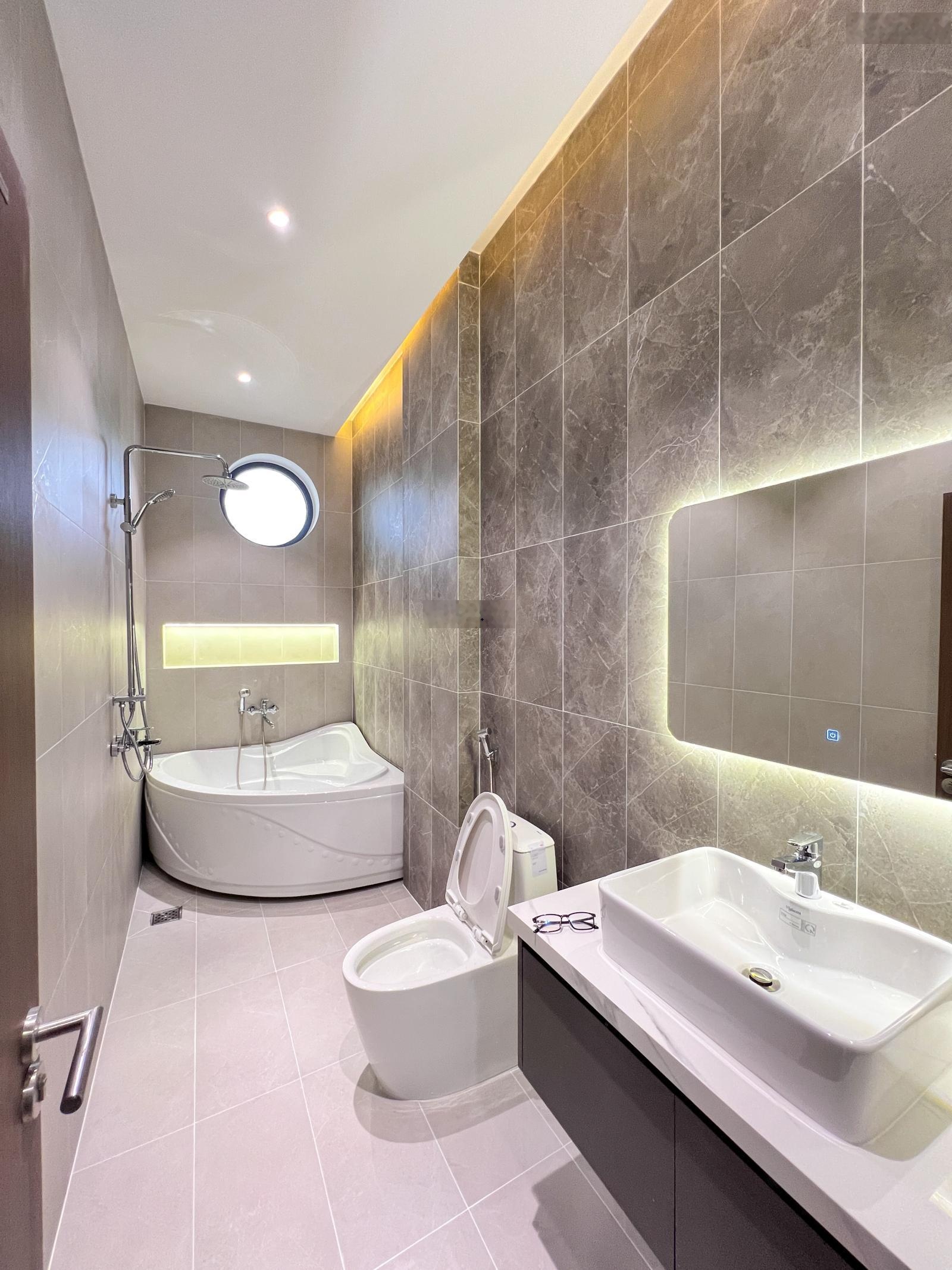 Nhà 1 trệt 2 lầu xây mới - Phong Cách Hiện Đại | 166D15 KDC Hồng Loan an ninh dân trí cao