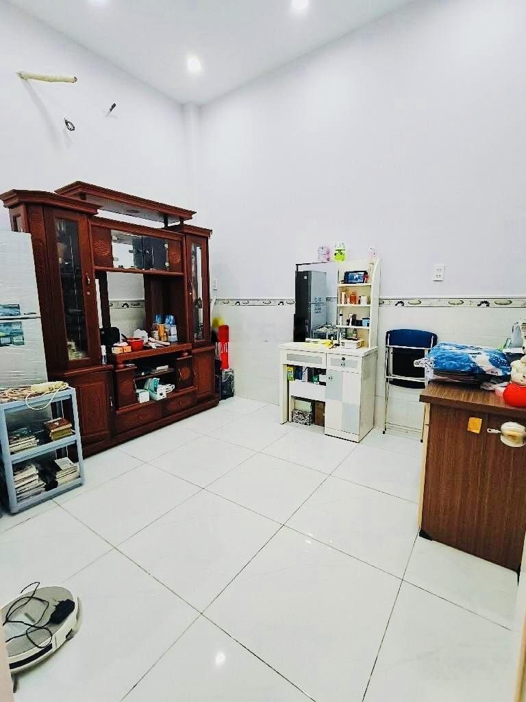 Cần bán nhanh nhà trệt lầu xây kiên cố 70m2, cạnh ĐH Kinh Tế Luật THPT Đào Sơn Tây chỉ 4.65 tỷ TL