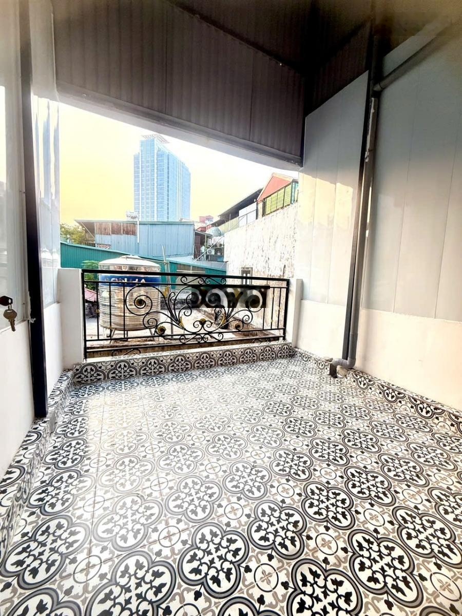 Nhà dân xây kcbt, full NT ở ngay, 30m ra oto, gần phố, tiện ích ở sướng. Dt 35m 5T mt3,3m giá 9,9ty