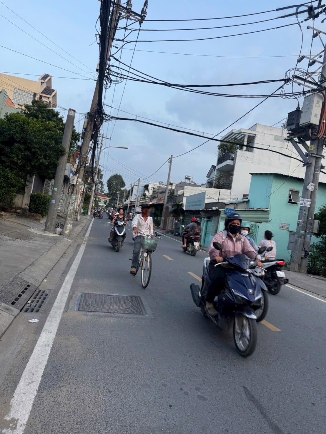 Bán nhà 4,2 x18,4m trệt 2 lầu mặt tiền Lý Tế Xuyên, Linh Đông Thủ Đức