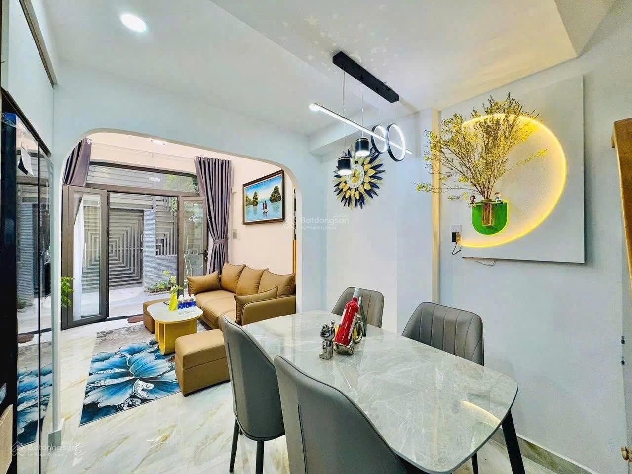 Bán nhanh nhà đẹp đường lê văn sỹ, phú nhuận, dt 58m2, giá 3 tỷ 590tr, sổ sẵn, dòng tiền sẵn 13tr