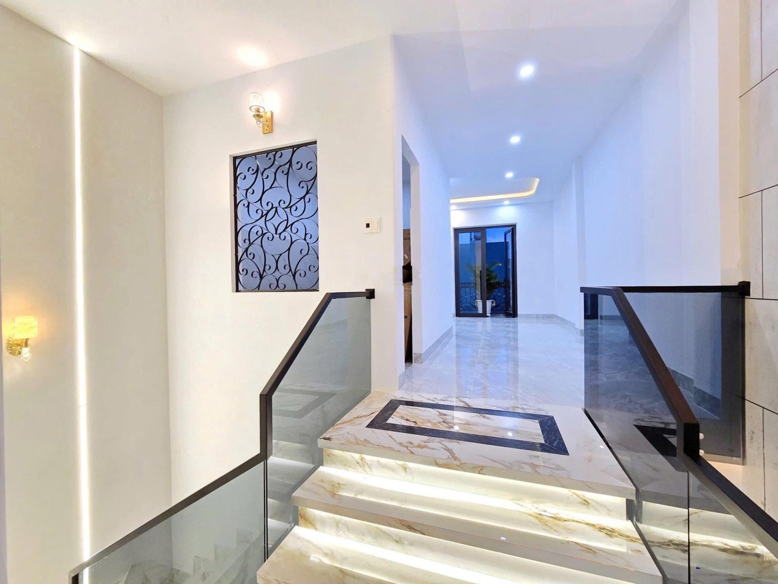 Chủ nhà cuối năm về Mỹ gửi nhà DT 69m2 đường Huỳnh Tấn Phát, phường Phú Thuận, Quận