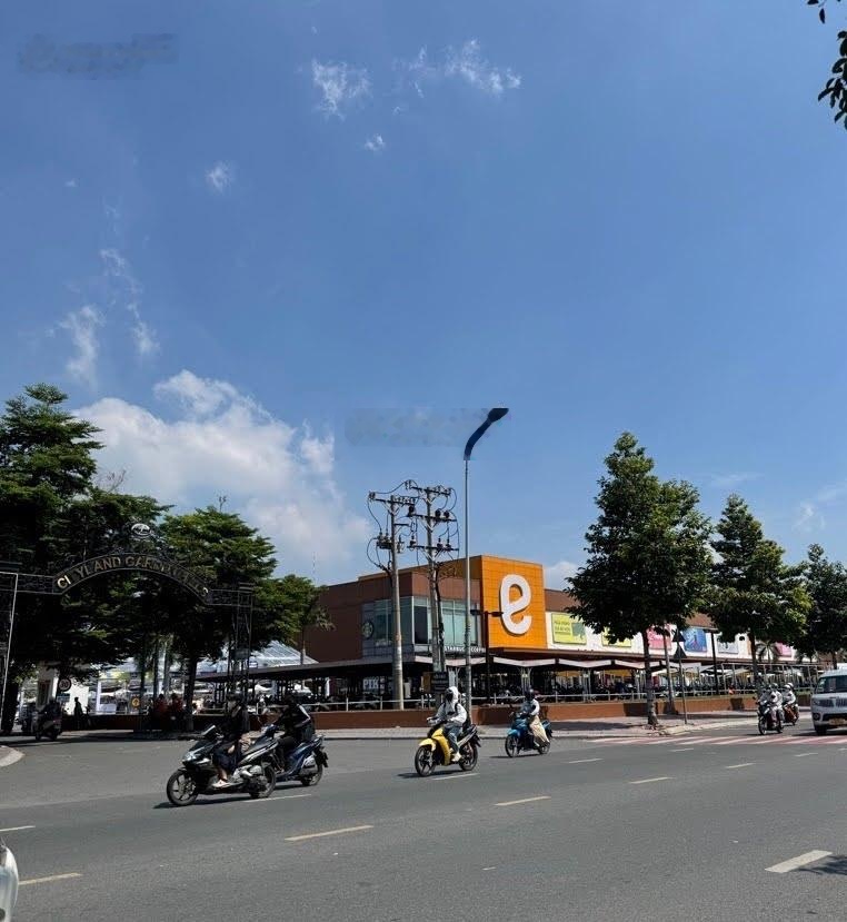 Bán khách sạn mini đối diện Cityland Gò Vấp, ngay Emart ,76m², 12 phòng, giá tôt