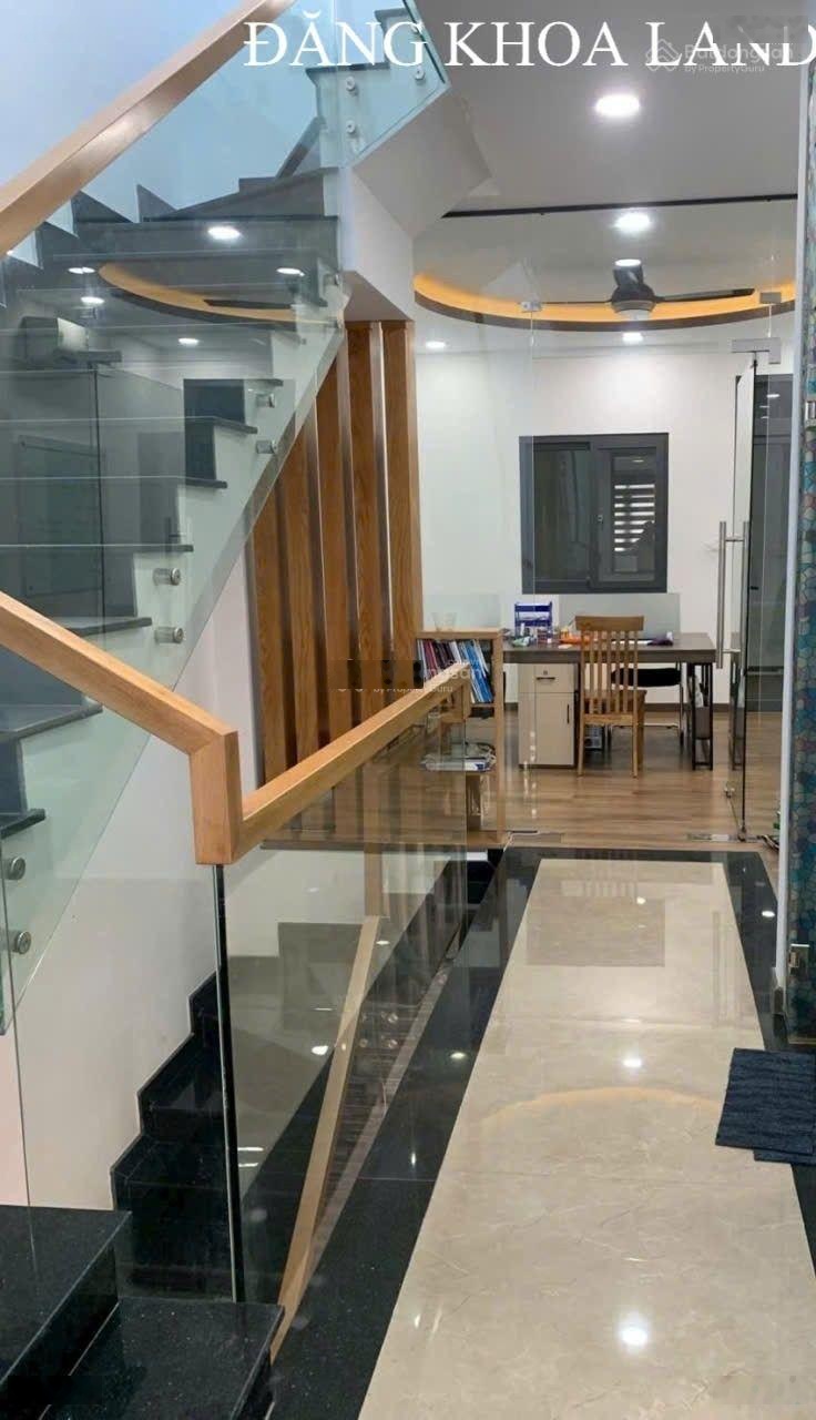 Nhà 3 tầng - 85m2 sát đường 11 - Linh Xuân - Thủ Đức - hẻm xe hơi + Gia đình đông người xem ngay