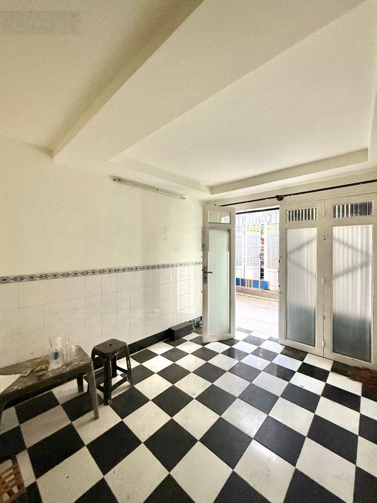 Trung tâm Q.10, ngay Bệnh viện Nhi Đồng 1, nhà 4 tầng, nở hậu, 3PN, gần mặt tiền