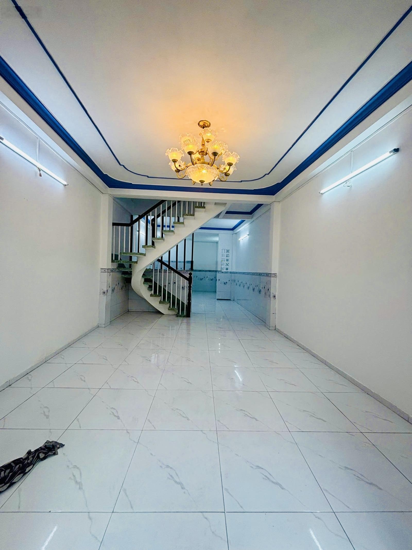 Quận 6, bán nhà Hậu Giang, 2 tầng, hẻm thông sạch sẽ, nhà mới vào nội thất ở được liền