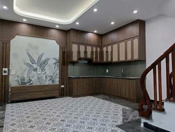 Bán nhà phố Hồng Tiến ngõ ô tô thông nhà 6 tầng thang máy khuôn viên đẹp