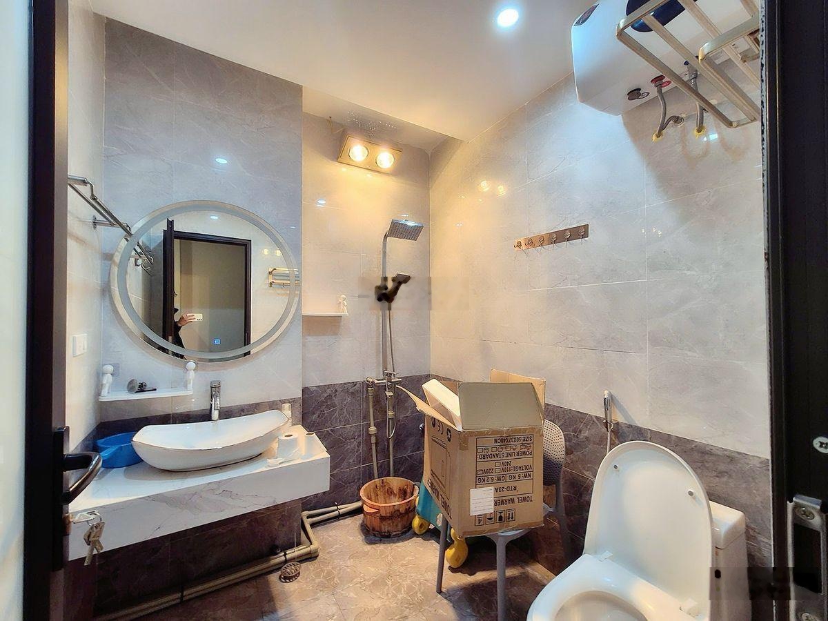 Phân lô kim đồng - hoàng mai - 6 tầng thông sàn thang máy- ô tô - vỉa hè rộng - giá 19 tỷ.