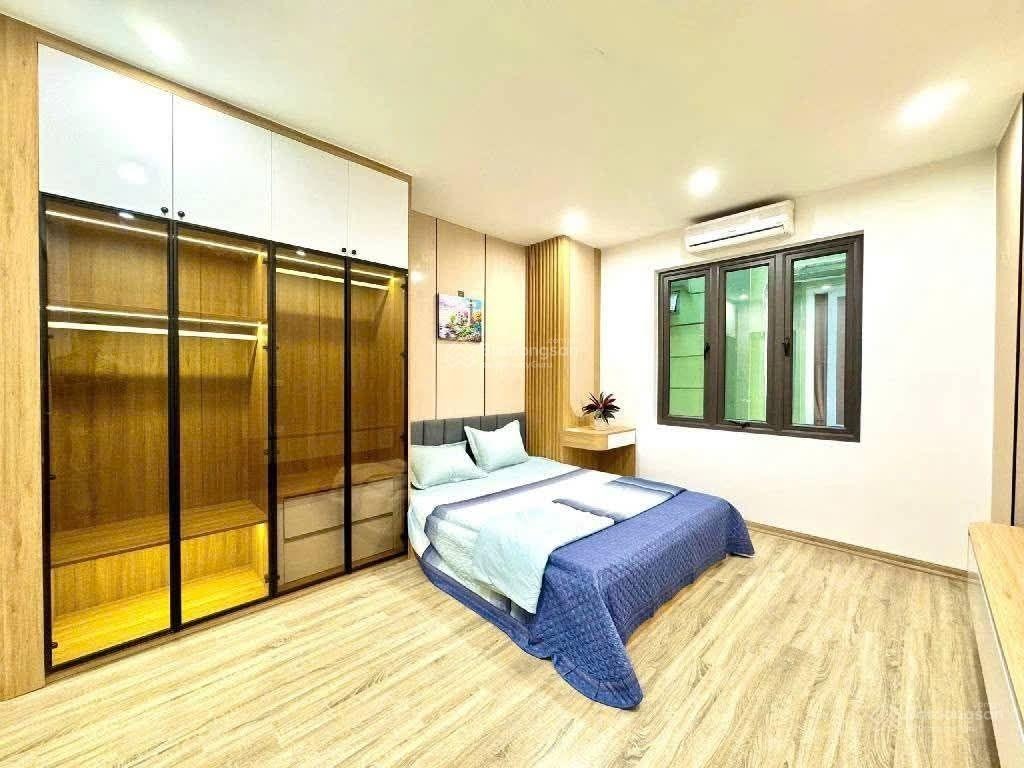 Siêu phẩm nhà mới, thang máy phố Đê La Thành, ngõ thông kinh doanh, 1p ra phố, tặng NT, 40m2 x 5T