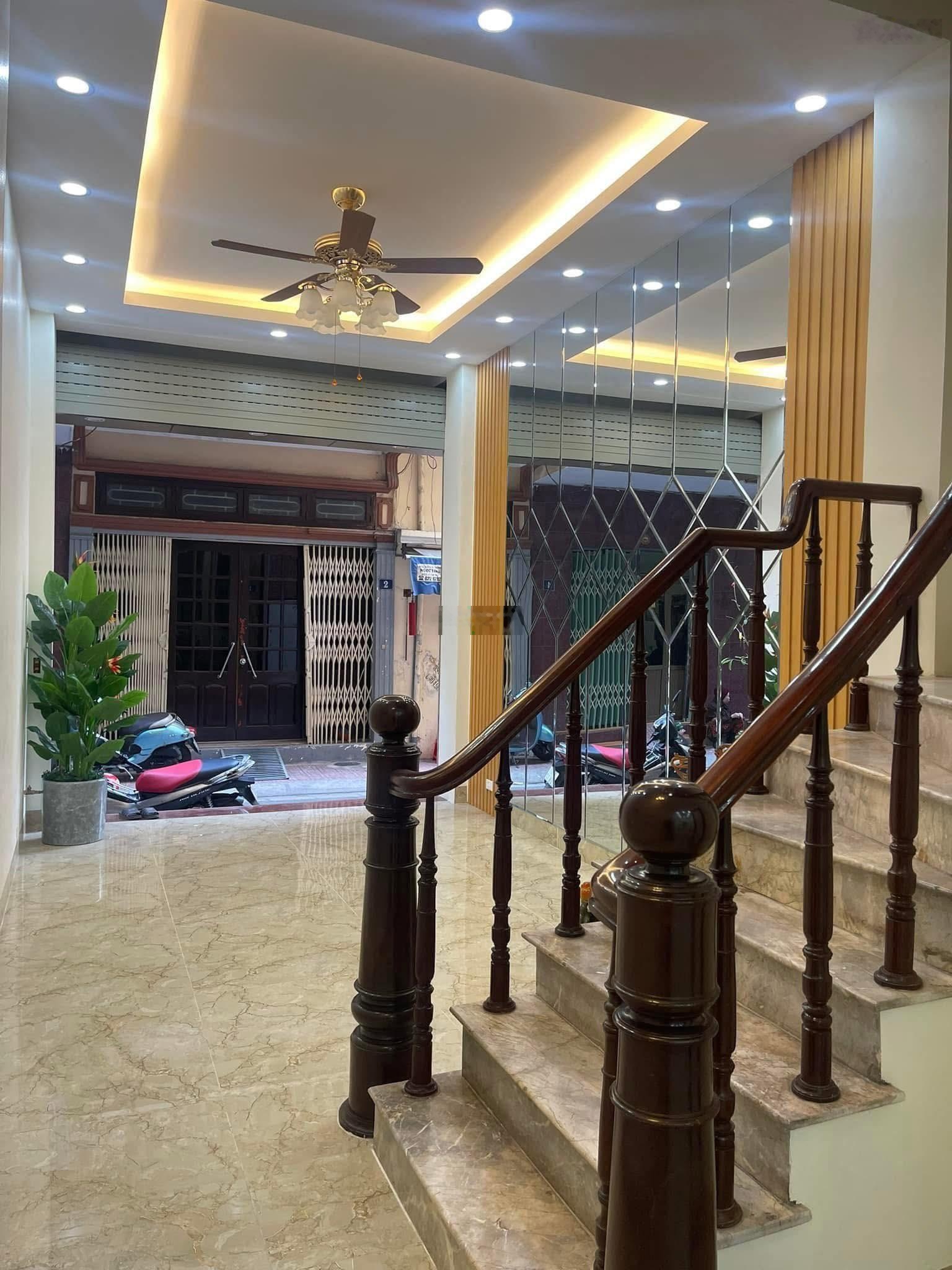 Bán nhà đẹp View Hồ Trích Sài, 38m2 x 5T x MT 3.5, Ngõ thông sát Hồ, 2 thoáng, 4 ngủ ở luôn