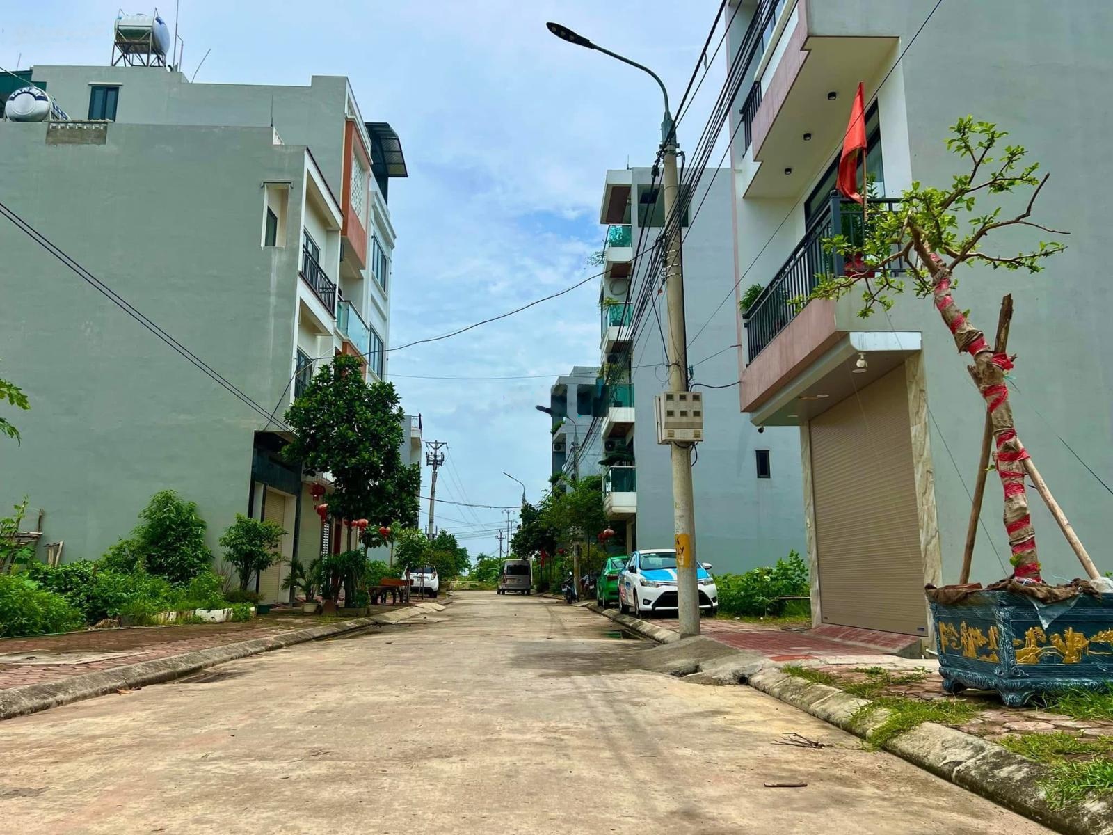 Hàng sót lại đg ô tô tránh giá hơn 5ty