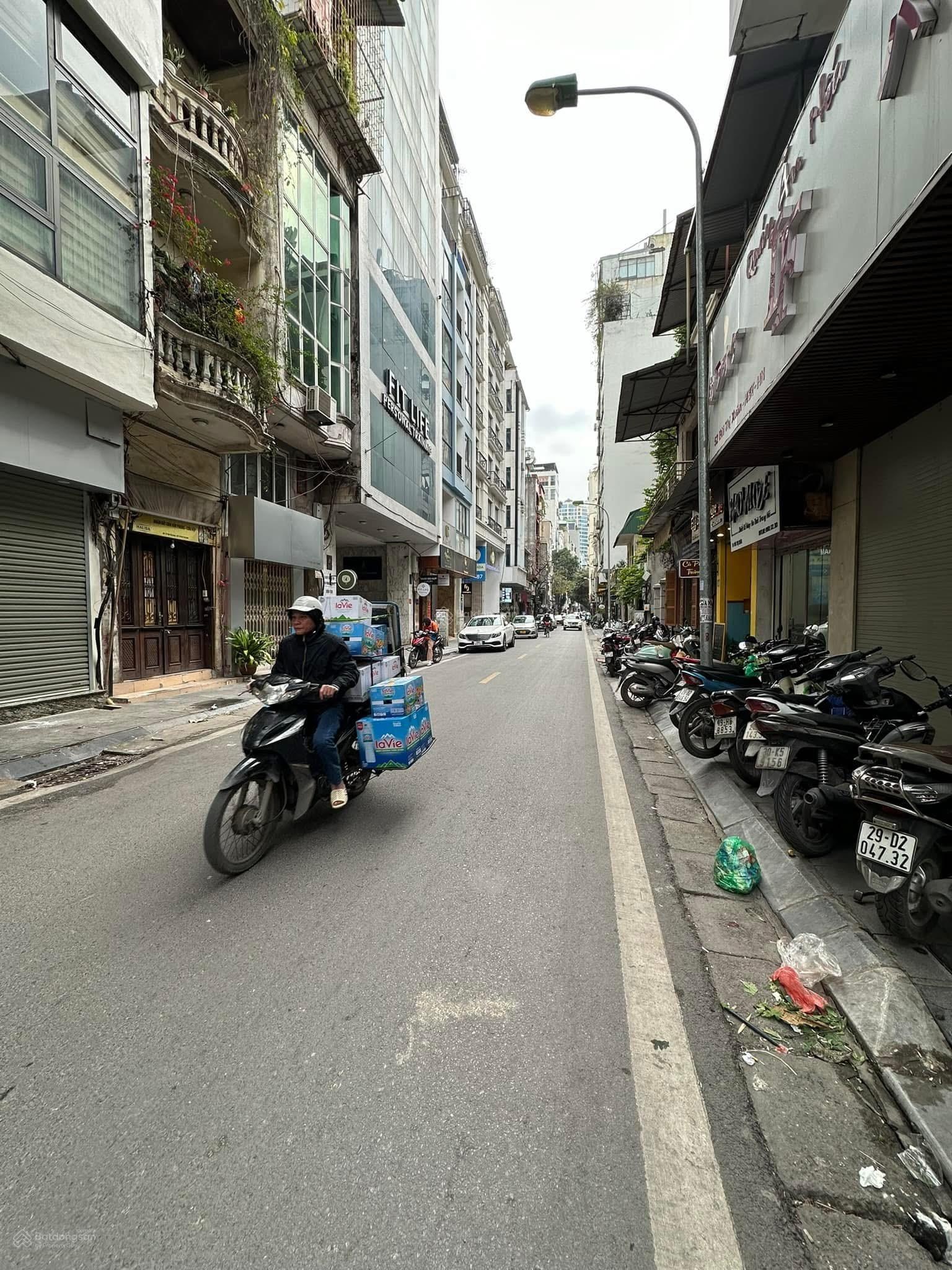 Chính chủ bán nhà mặt phố Bùi Thị Xuân HBT 223m2 x 14 tầng mặt tiền 8m phù hợp mọi loại hình.