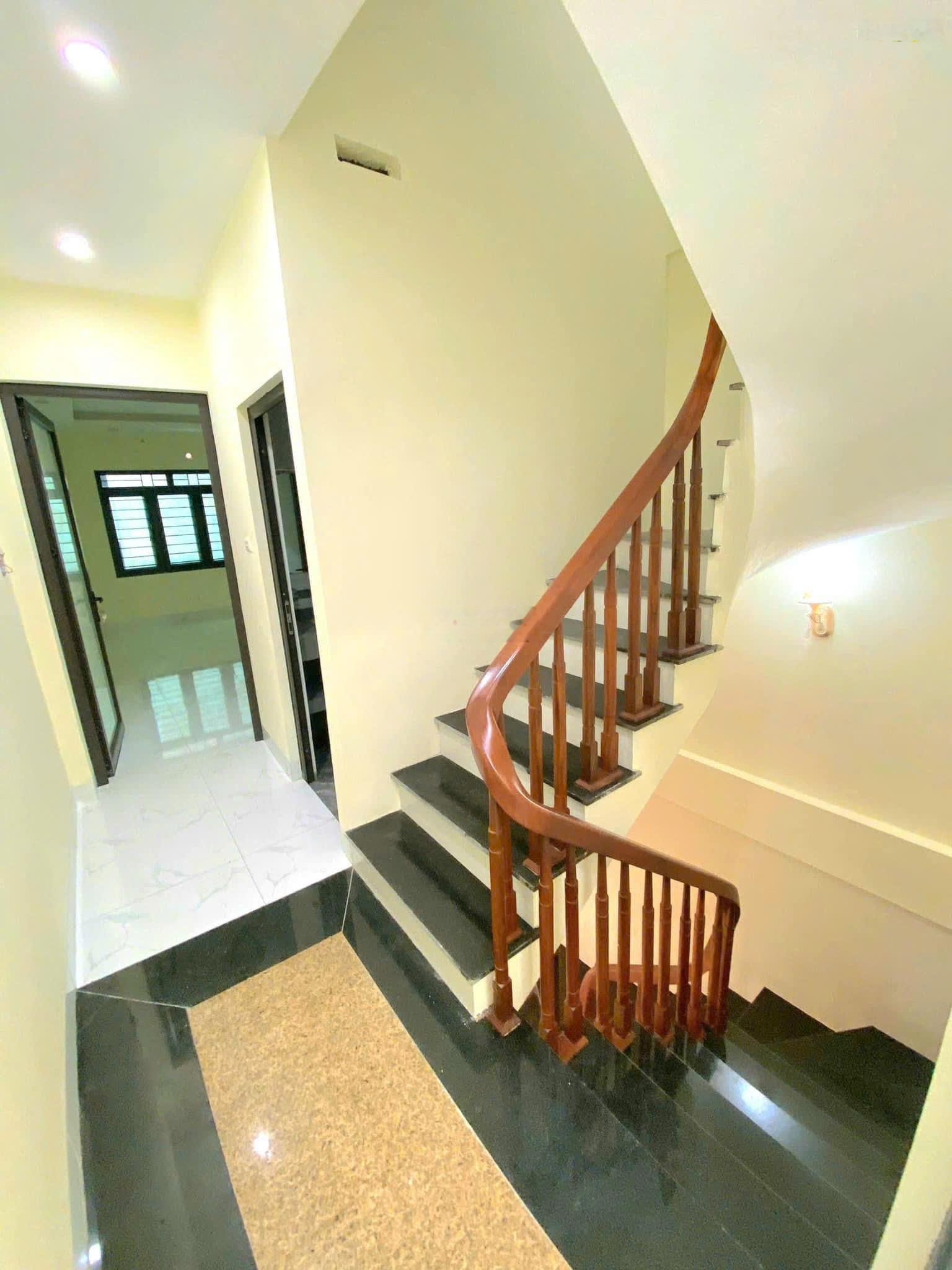 Chính chủ bán nhà Cổ Nhuế, Bắc Từ Liêm. Dt 37m2 - 4 tầng. Nhà đẹp. Sổ chính chủ. chỉ hơn 7 tỷ