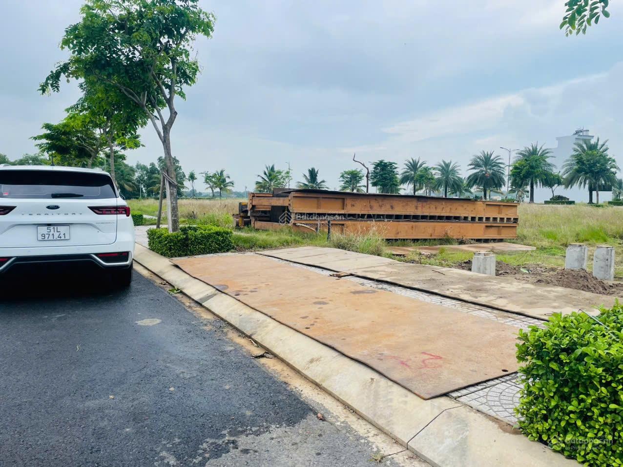 Bán đất gần khu sinh thái Eco Retreat,100m2 trả trước 2.2 tỷ góp 10 năm. Lh : 0901425283 Oanh