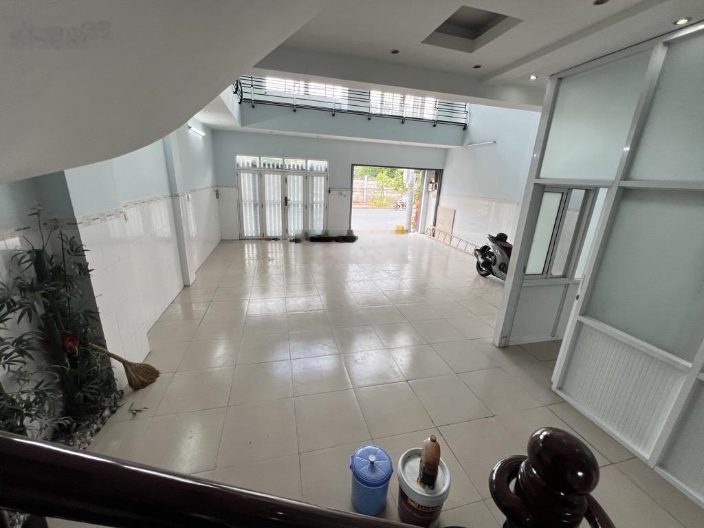 Mặt tiền Lê Văn Chí ngã tư Thủ Đức | ngang 8m hiếm 4 tầng 6PN hoàn công đầy đủ