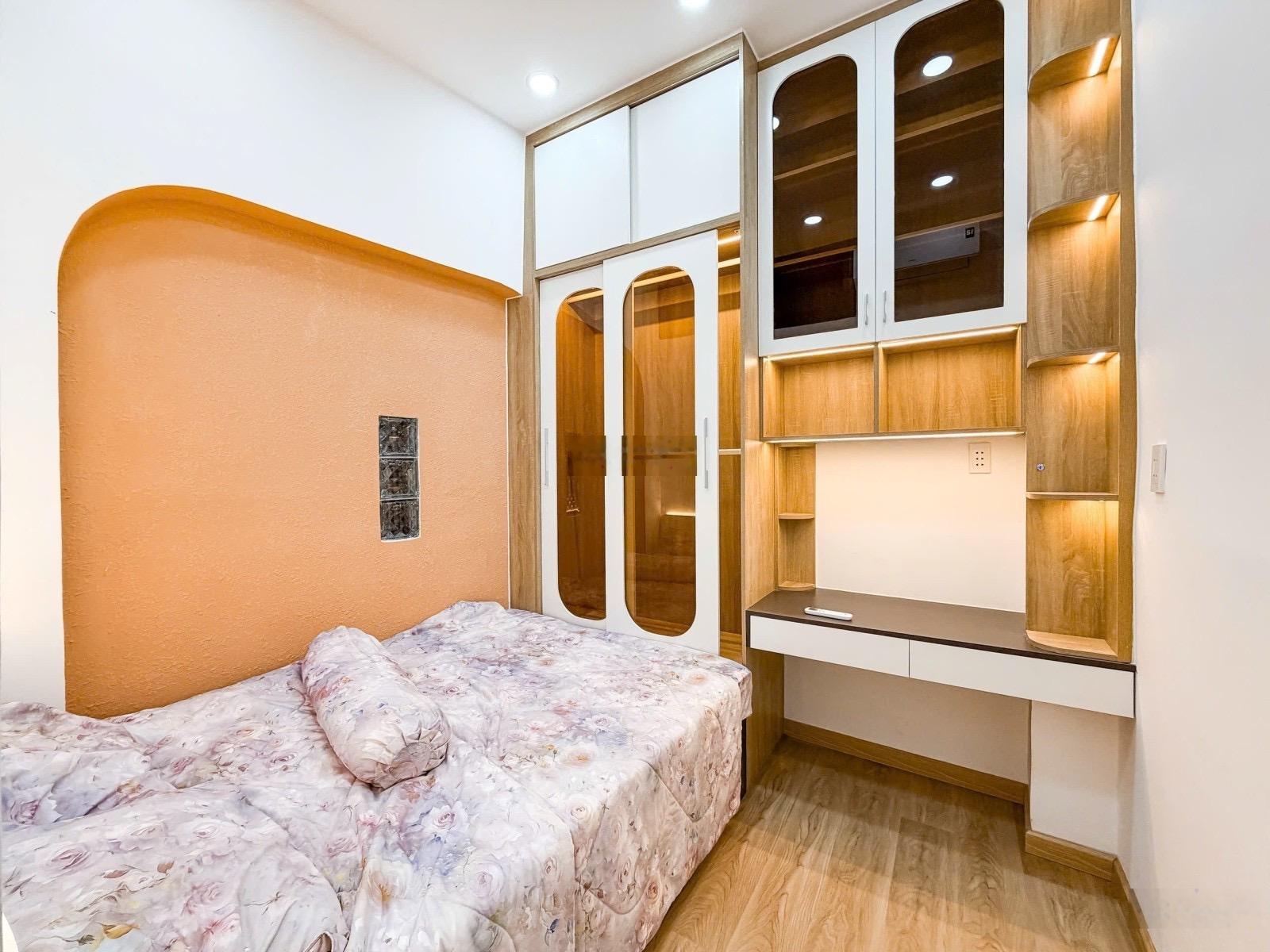 Nhà đẹp đón tết full nội thất, 3 tầng 3 pn, gần ngã tư hàng xanh, 5,68 tỷ