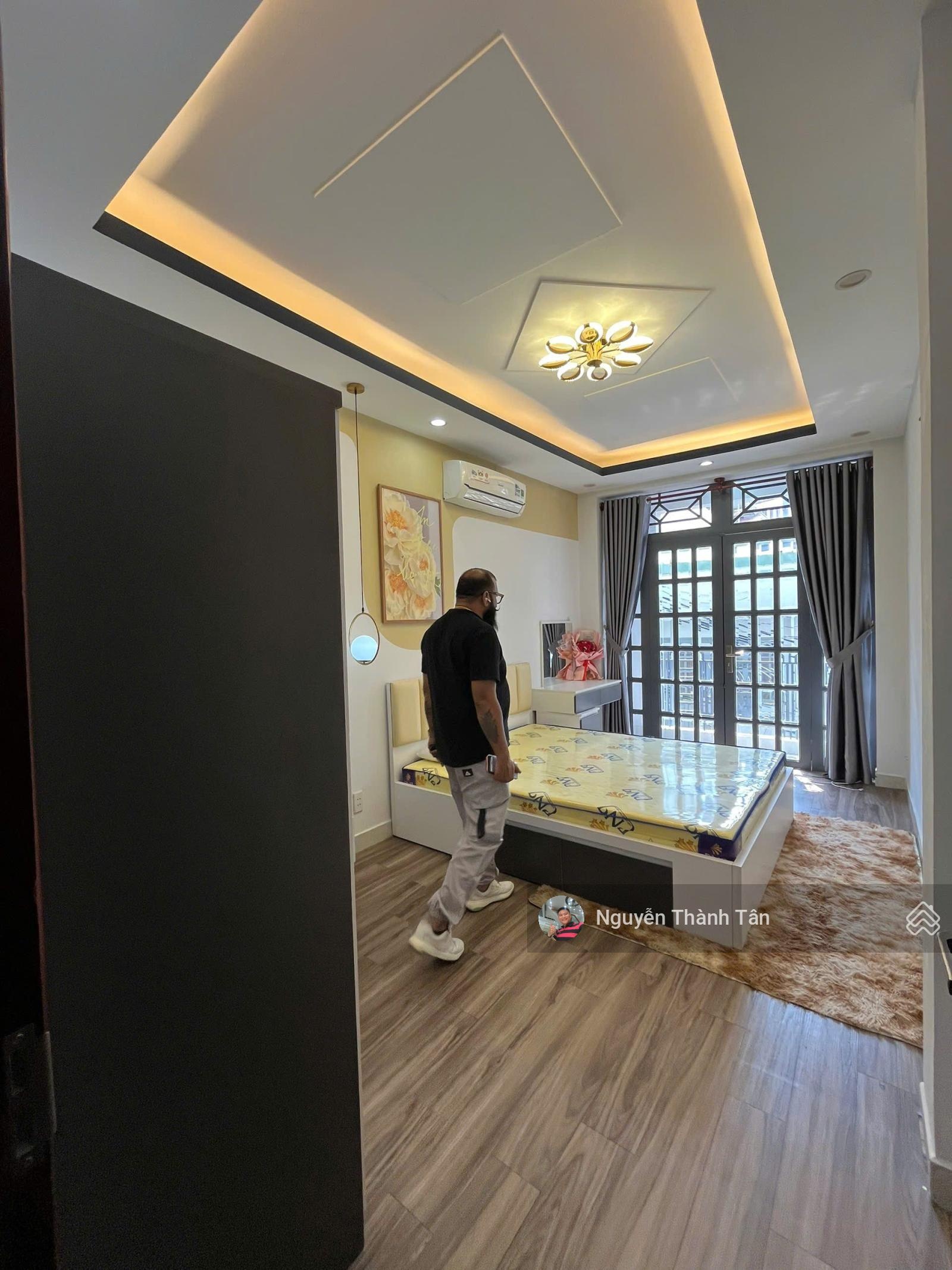 Nhà mới Phú Nhuận, Phan Xích Long, nhà 5 phòng ngủ full đồ, xe hơi đỗ cửa