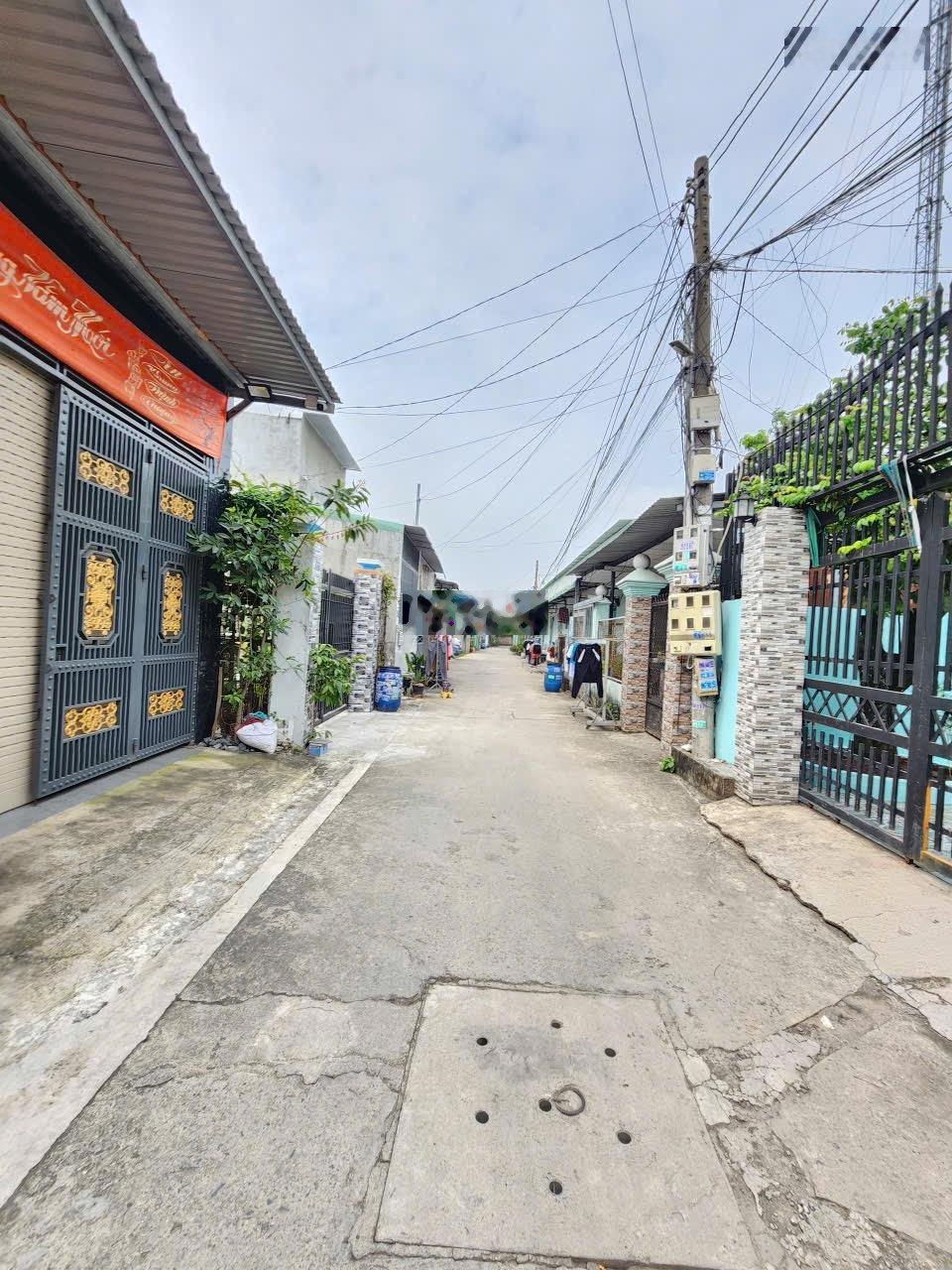 4.25 tỷ/ Bán nhà cấp 4 gác đúc gần ngã tư Chiêu Liêu P. Tân Đông Hiệp TP. Dĩ An