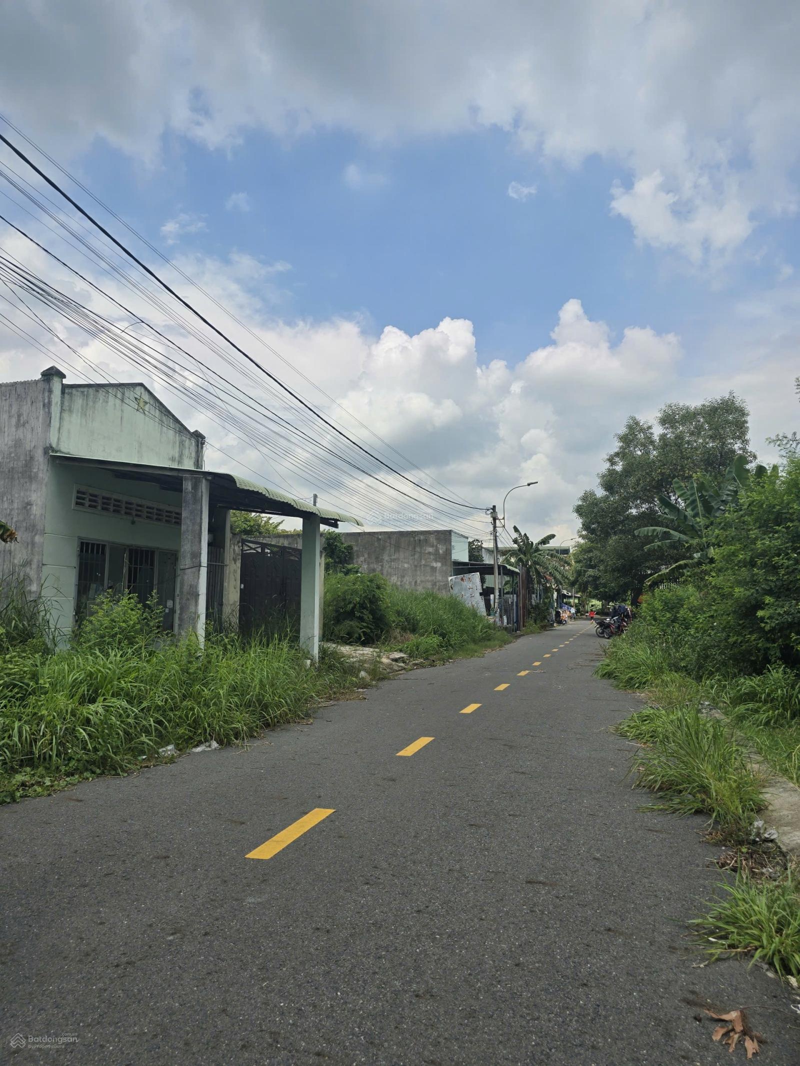 Nhà mặt tiền nhựa, Ngay KCN Chà Là. 850tr