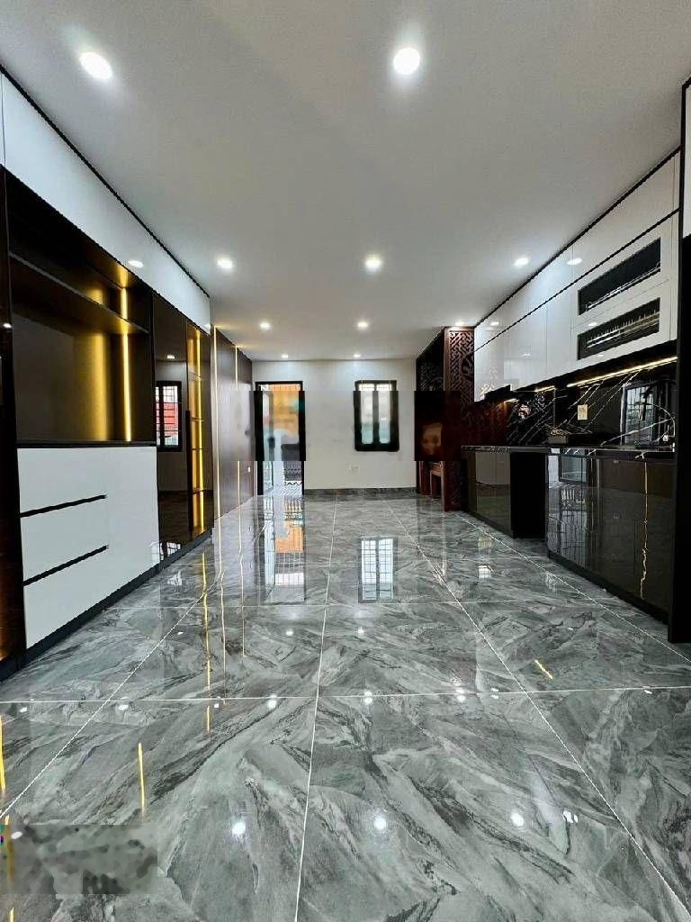 Trung tâm quận - phân lô - ô tô - thang may - kinh doanh - ngõ đẹp - tiện ích bạt ngàn - full NT